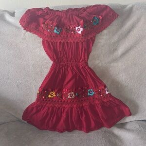 Red floral embroidered dress size 6 stretchy 💕